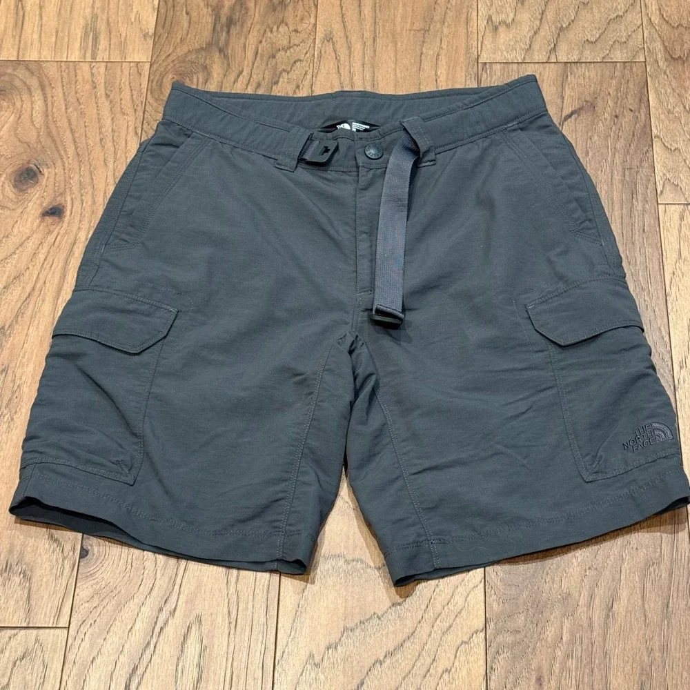 The North Face Mens Paramount Peak II Cargo Shorts Gray Hiking Belted Size 30